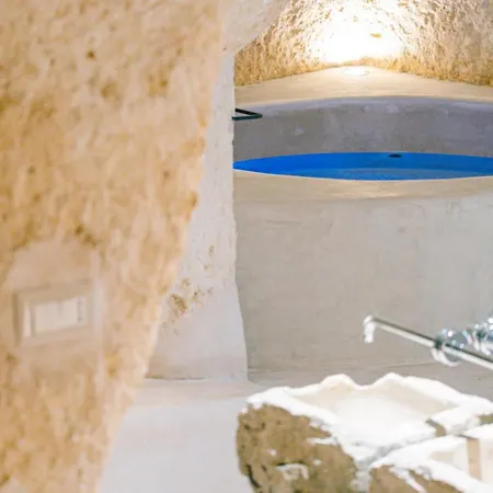 Grotta Del Tufo Matino