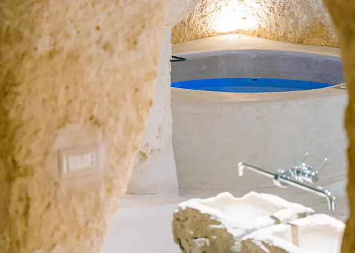 Grotta Del Tufo Matino